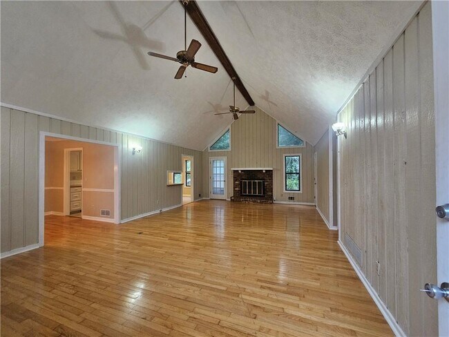 Building Photo - 395 Monivea Ln