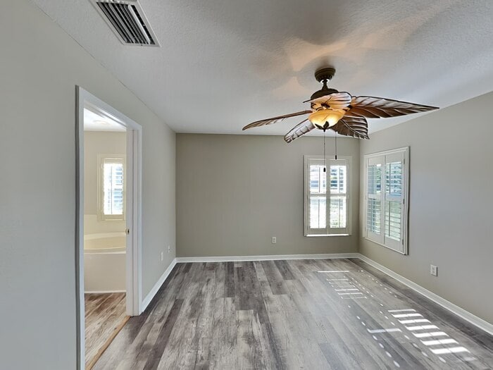 Building Photo - 10113 36th Ct E