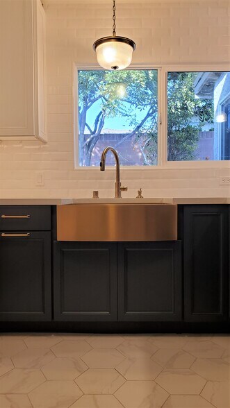 Building Photo - 5303 W 139th St