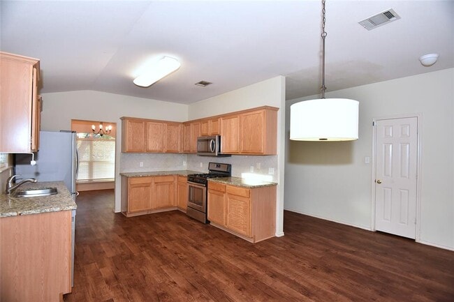 Building Photo - 3305 Stonewall Dr