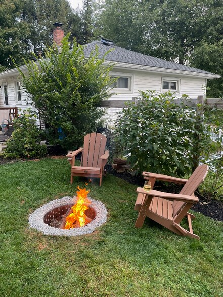 Building Photo - 4 Maplewood Dr