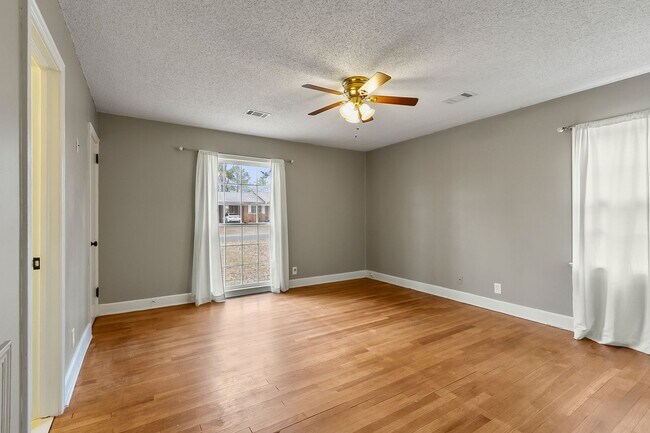 Building Photo - Druid Hills Charmer Available NOW!