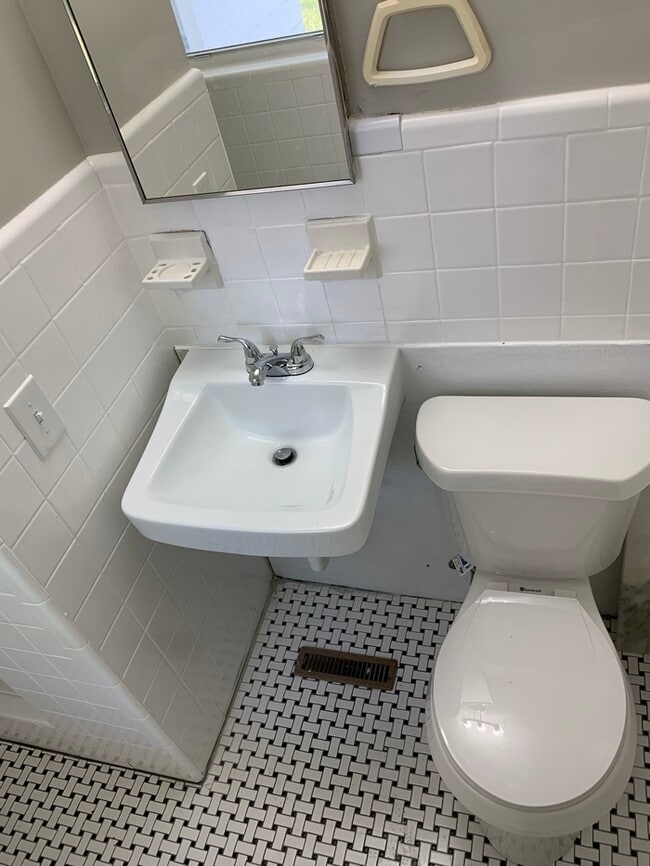 Building Photo - COMING SOON! Spacious 4 Bedroom Single-Family Home - No Carpet