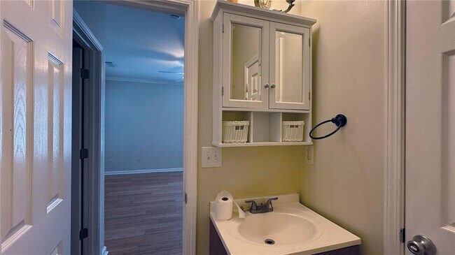 Building Photo - 28 Weyman Ave SW