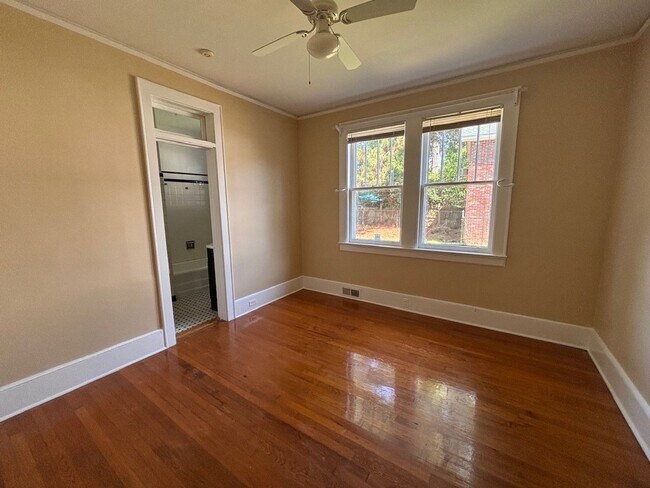Building Photo - 1103 Parkside Dr