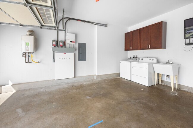 Building Photo - 911569 Laauala St