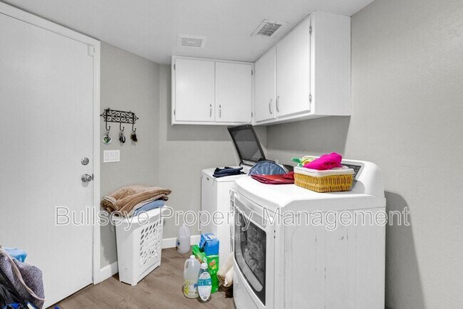 Building Photo - 809 S Lagoon Dr