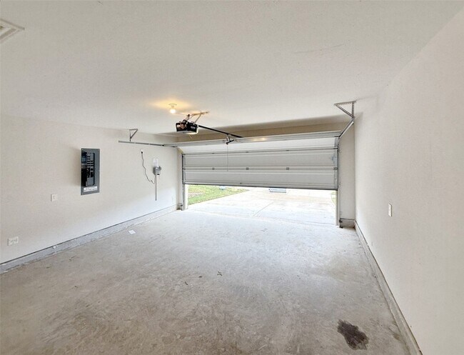 Building Photo - 2111 Texoma Pkwy