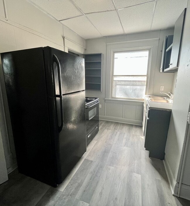 Building Photo - 3 bedroom / 2 bath home!