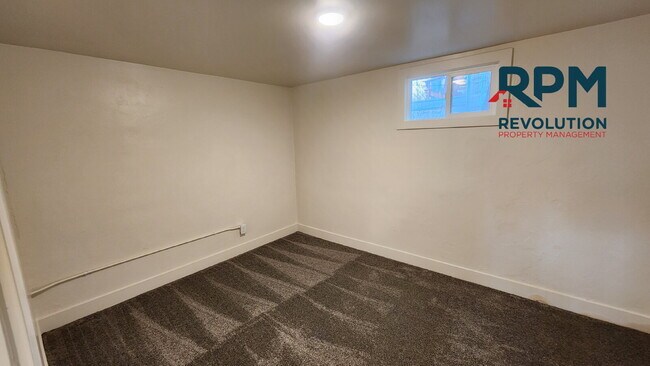 Building Photo - "Charming 1-Bedroom Retreat with Onsite Laundry in Ogden's Heart!"