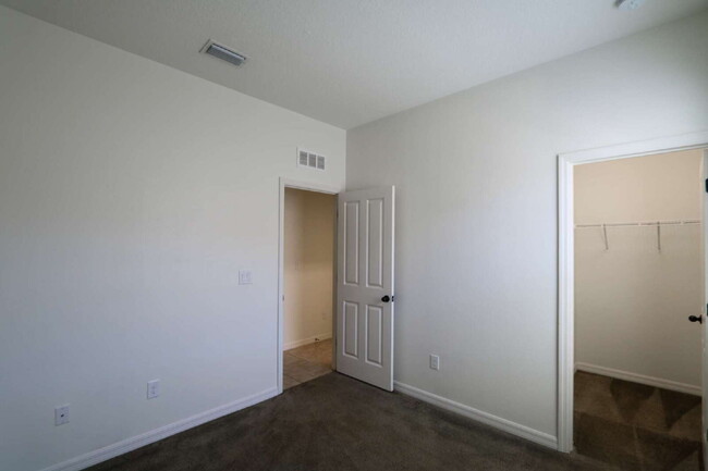 Building Photo - Stunning 3-Bedroom Retreat with 2 Full Bat...