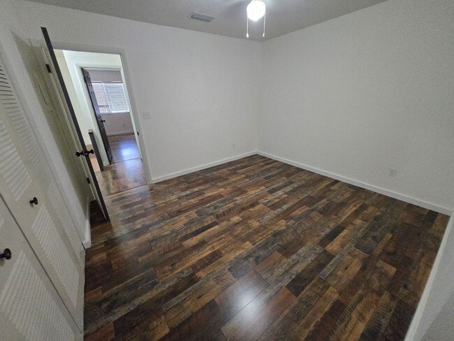 Building Photo - 2/1.5 in Foxmoor!