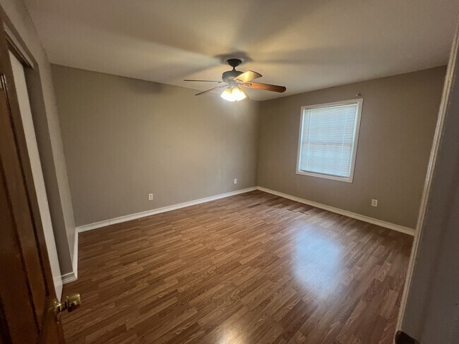 Building Photo - 616 Georgetown Dr