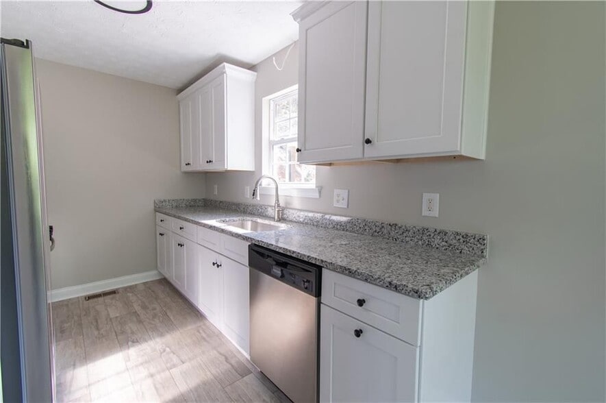 Building Photo - 270 Irwin Mill Rd SE