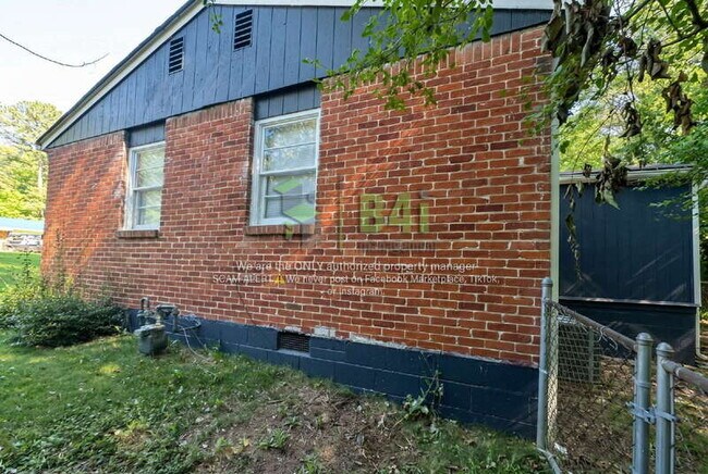 Building Photo - 451 Fairlock Ln NW