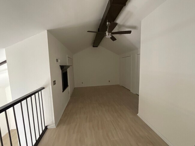 Building Photo - Newly renovated 2Bedroom 2 Bath Condo