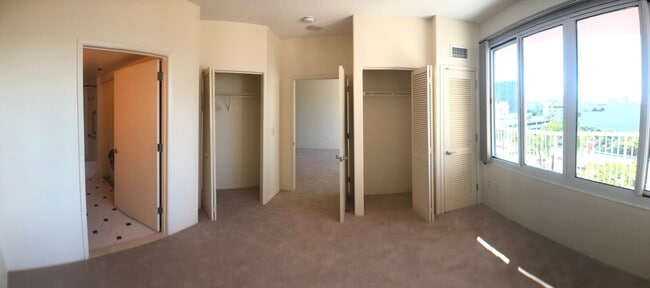 Building Photo - 1 bed, 1 bath, 1 parking with a lanai, located in One Archer Lane!