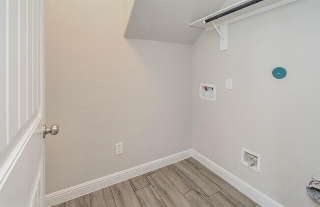 Building Photo - 2442 Wembley Way