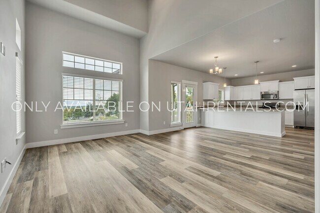 Building Photo - 874 S Aspen Wy