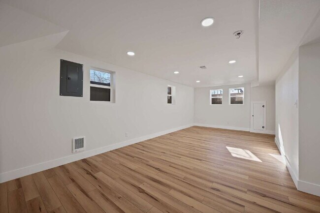 Building Photo - Completely Renovated Two Bedroom-One Bathroom Ready Now!