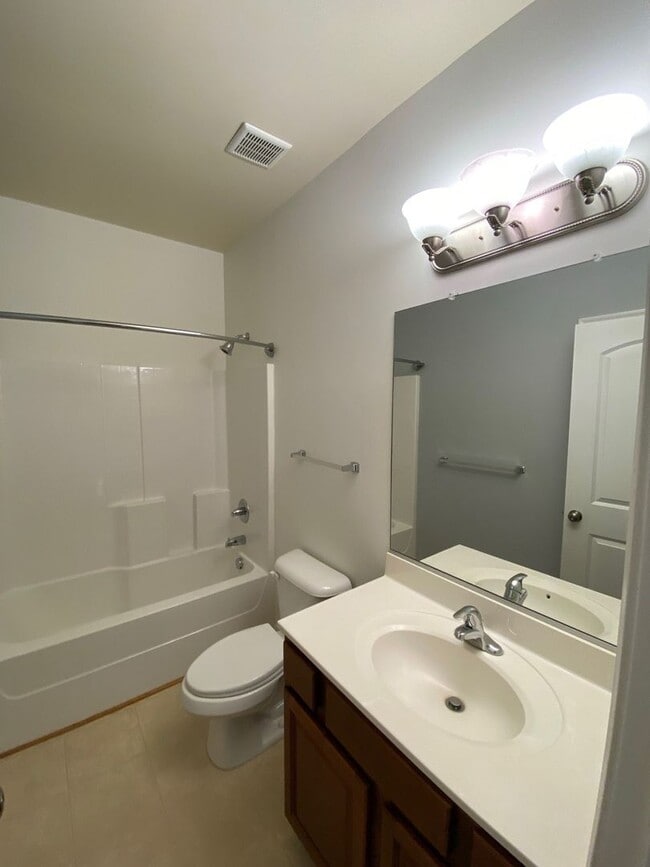 Building Photo - Spacious & Updated 3BR/3BA Home Near Shopping & Interstate Access!