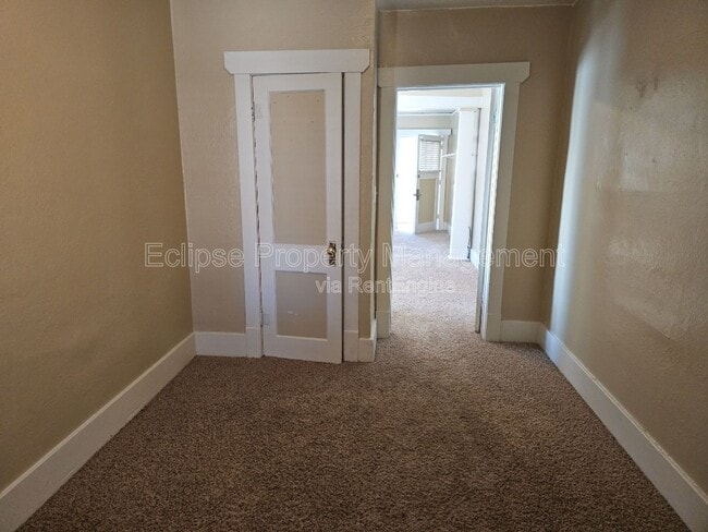 Building Photo - 204 Edison Ave