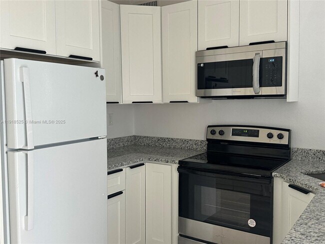 Building Photo - 1308 NW 13th Ct