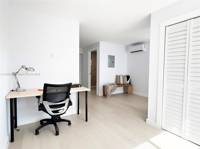 Building Photo - 2555 SW 67th Ave