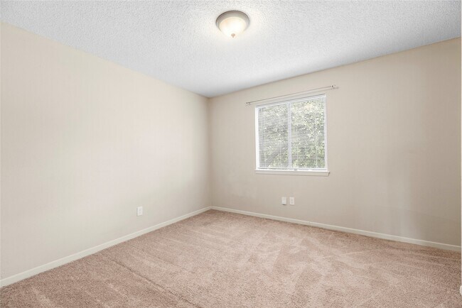 Building Photo - 21431 Park Bend Dr