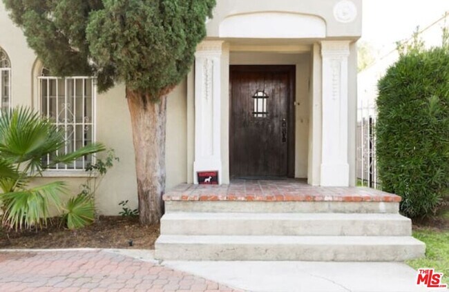 Building Photo - 611 Beachwood Dr