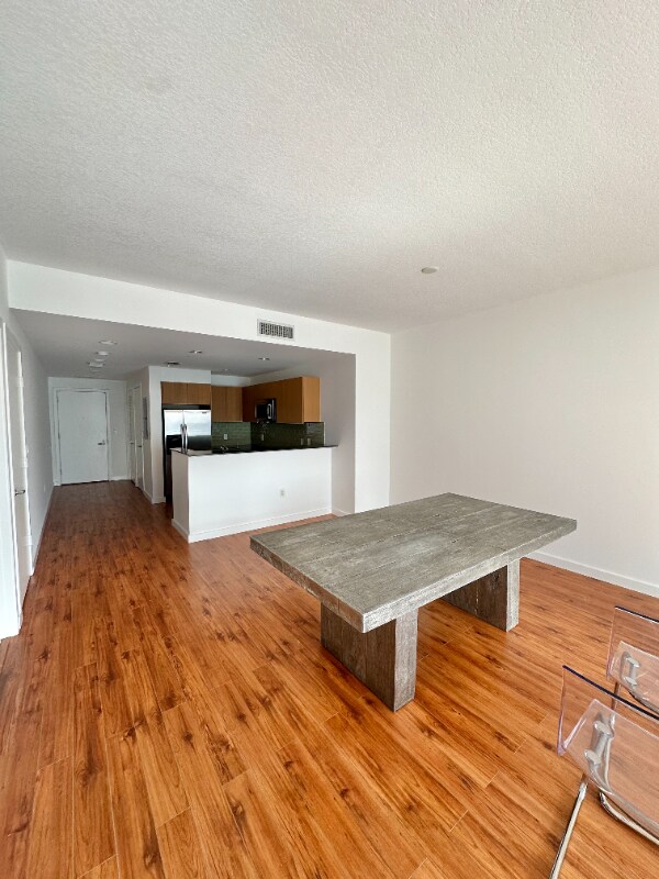 Building Photo - 1060 Brickell Ave