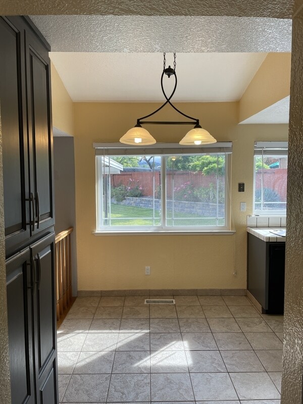 Building Photo - 7309 Roxanne Ln