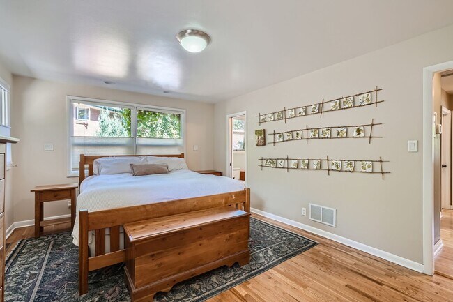 Building Photo - Beautiful 2 BDR Gate to the Foothills - Walkable to Chautauqua