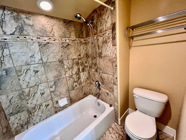 Building Photo - Spacious Greenwood townhouse - Available now!