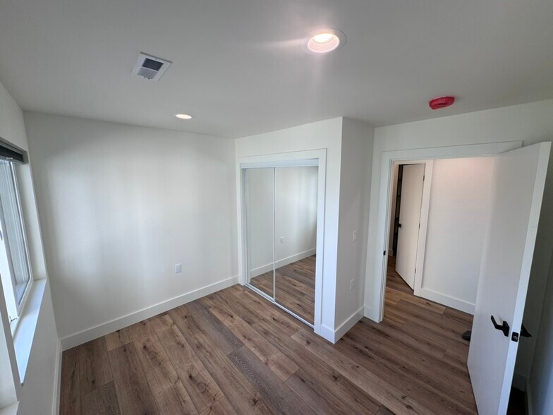 Building Photo - 114 E Prentiss St