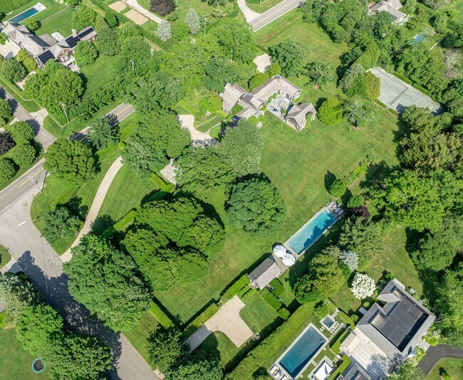 Building Photo - 265 Mecox Road