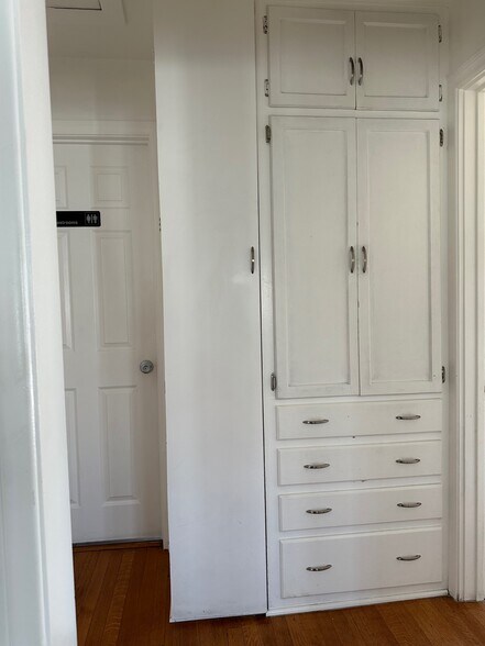 Linen Closet - 11828 State St