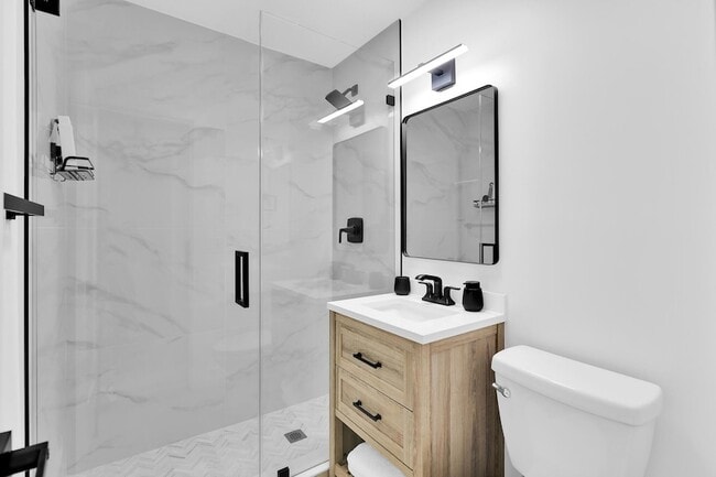 Building Photo - 3210 Palm Dr