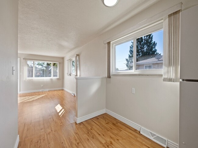 Building Photo - Charming 2-Bed, 1-Bath Duplex in Greeley, CO!
