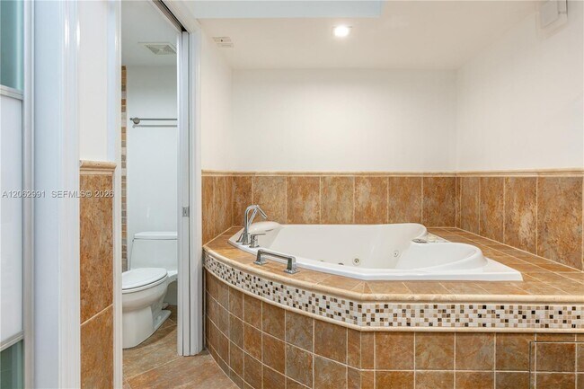 Building Photo - 3500 Mystic Pointe Dr