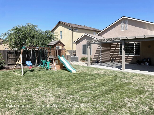 Building Photo - 619 Portola St