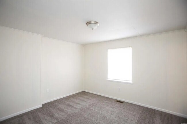 Building Photo - 13324 Alexander Rd