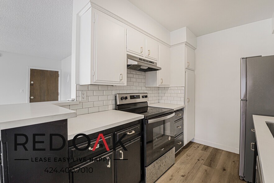 Building Photo - 2065 Rodney Dr