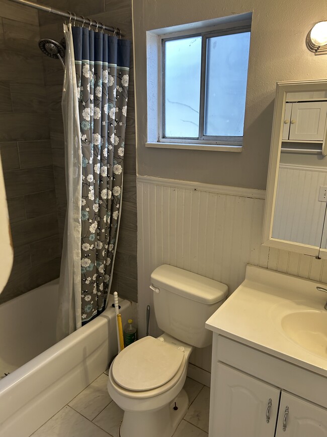 Bathroom - 189 N 300 W