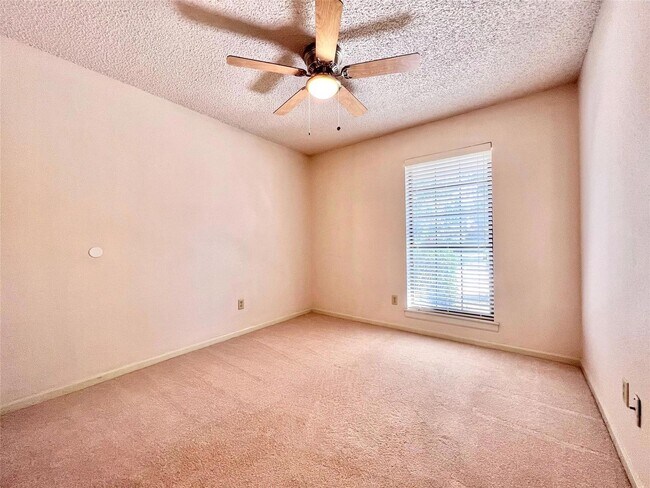 Building Photo - Beautifully Updated 3-Bedroom Home with Bonus Guest Suite in Lewisville!
