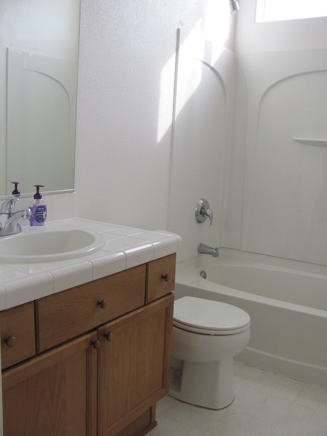 Building Photo - 930 Desert Breeze Way