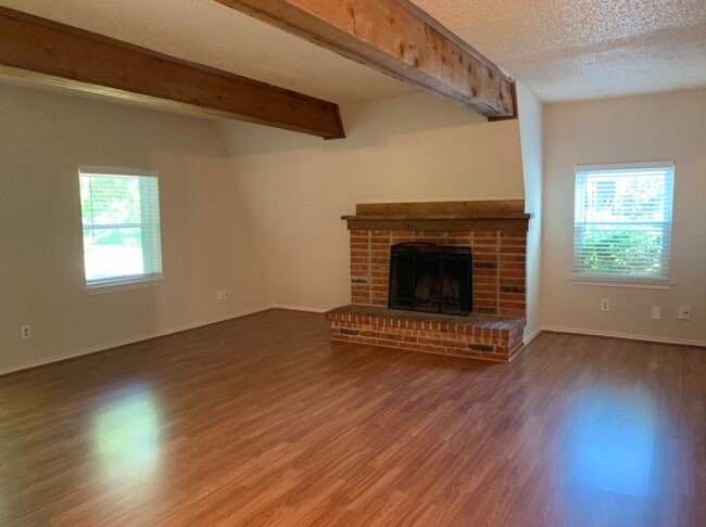 Building Photo - 1 Month free-Unique & Affordable 2-Bedroom in the Heart of the Arts District ?