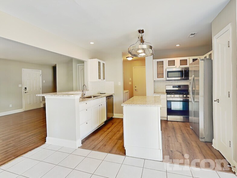 Building Photo - 106 Newbury Dr