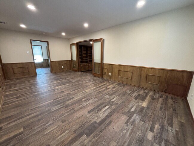 Building Photo - 1848 Houston St