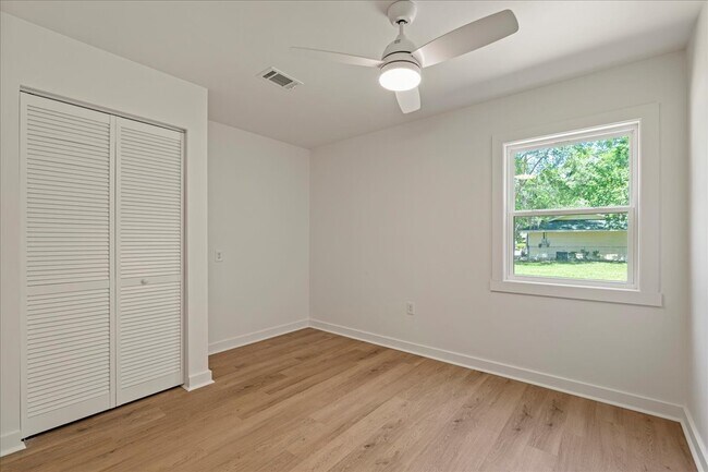 Building Photo - 4 Bedroom Coastal Cottage